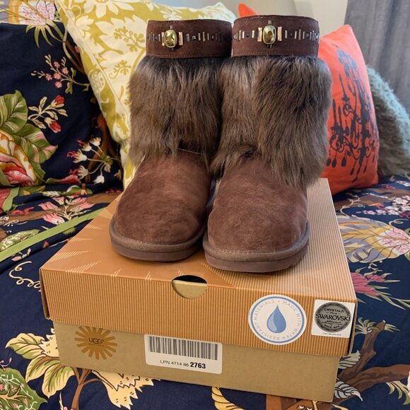 UGG "Vilet" boot w/ Swarovski Crystals in box - Picture 1 of 11